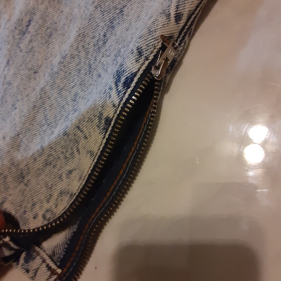 A pair of Zara blue jeans. - Picture 4 of 4